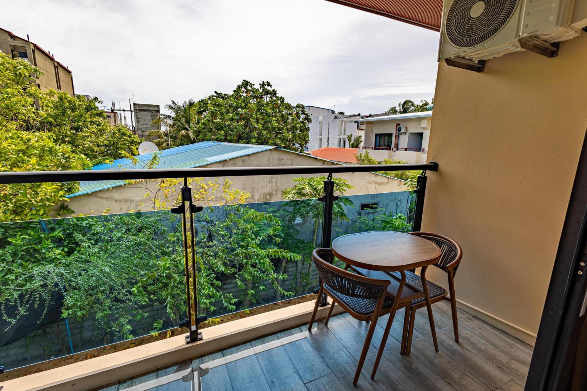 Bibee Maldives Hotel Dhiffushi Exterior foto